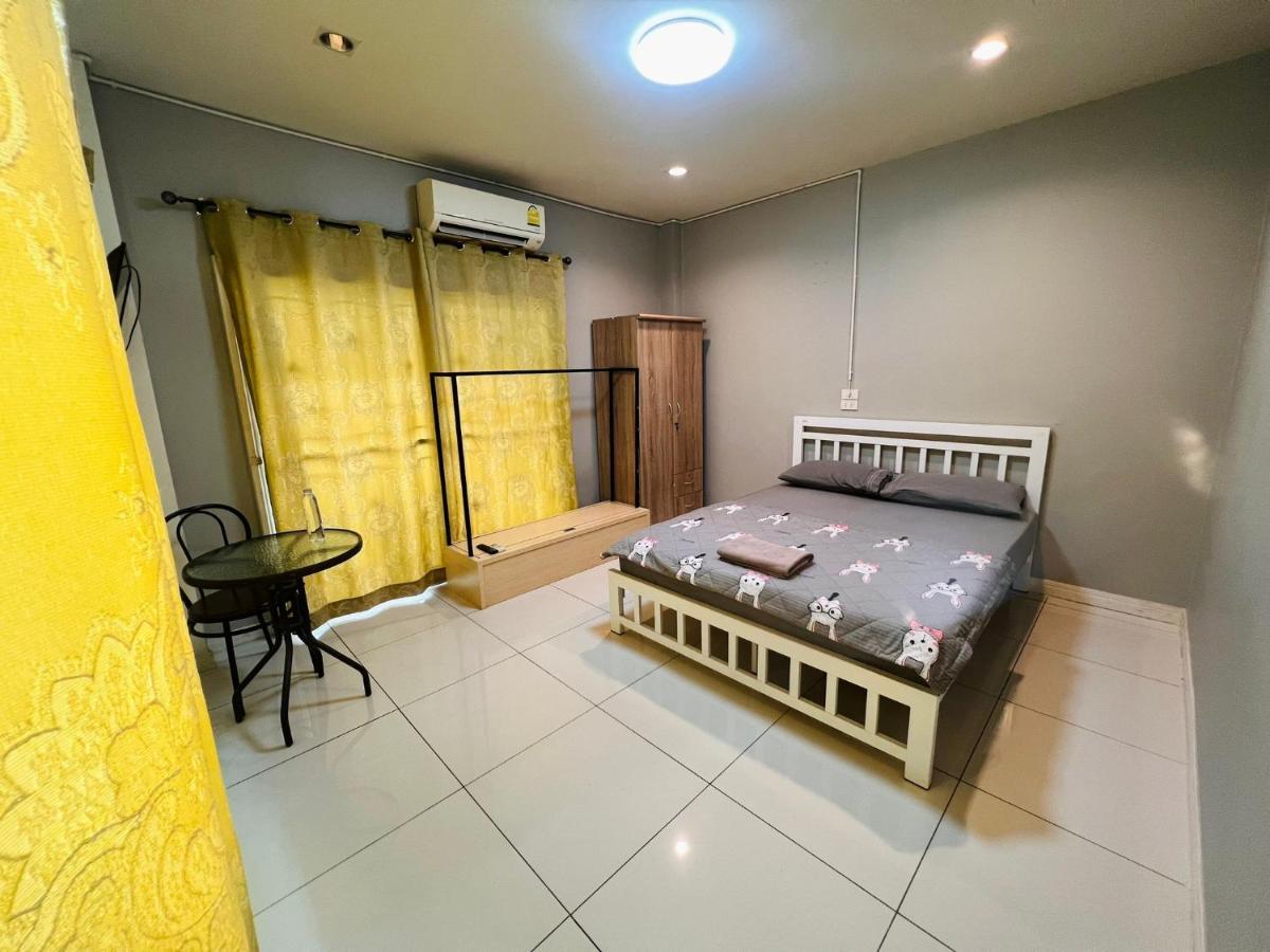 Aekkalukthai Hostel Rayong Exterior photo